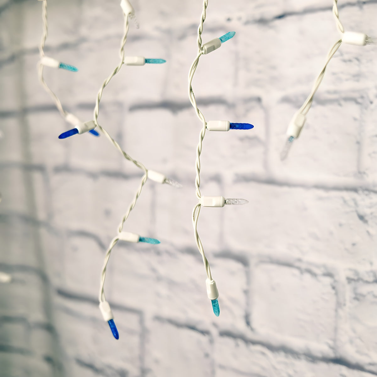 70 M5 Arctic Blue Cool White Teal DreamSpark Slow Fade LED Icicle Lights - Christmas Lights