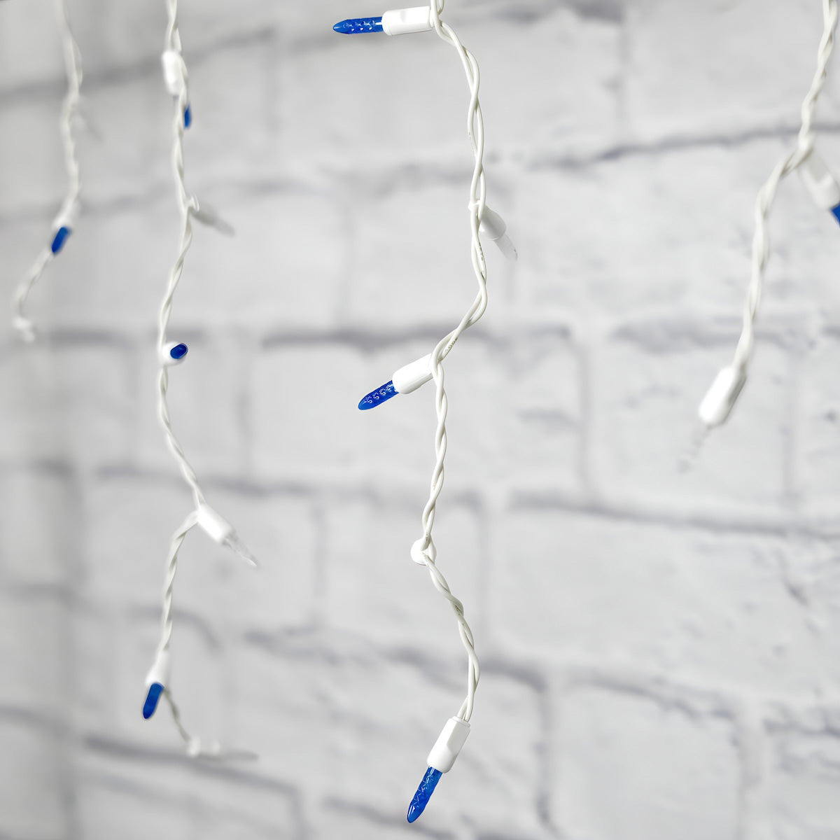 70 M5 Blue Cool White DreamSpark Slow Fade LED Icicle Lights - Christmas Lights