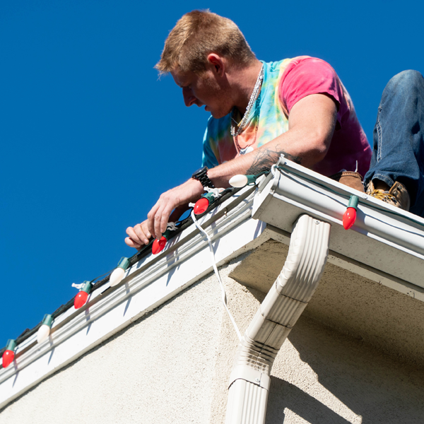 Top 6 Tools to Help Make Installing Your Christmas Lights Easier