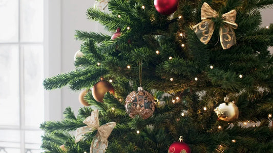 How Many Lights To Put on a Christmas Tree