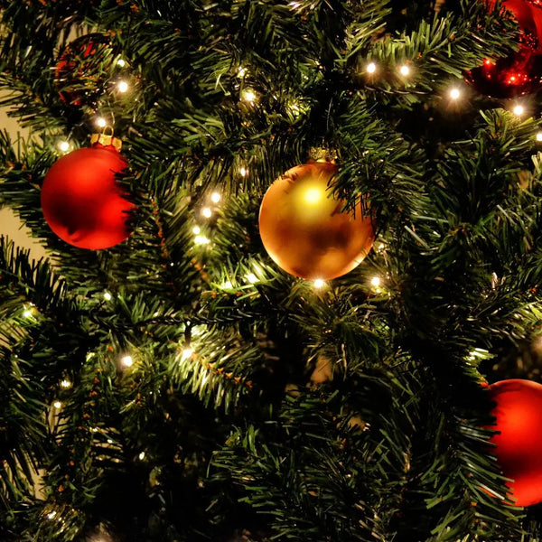How Many Lights To Put on a Christmas Tree
