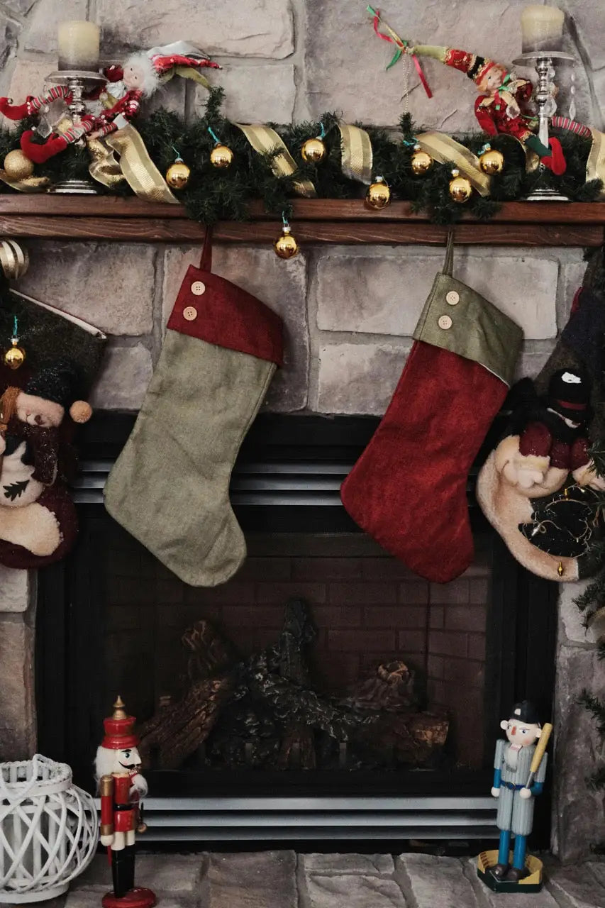 Warm & Inviting Christmas Mantel Decorating Ideas